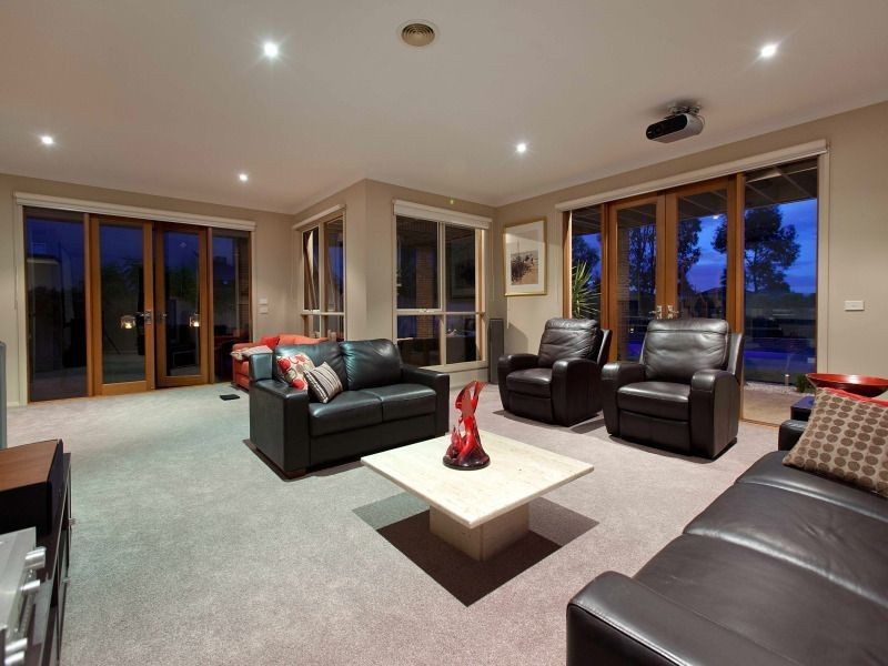 15 Niblick Circuit, Sandhurst VIC 3977