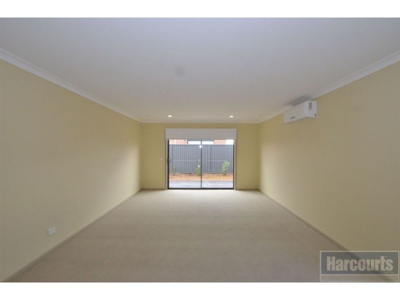 32 Jupiter Crescent, Cranbourne West VIC 3977