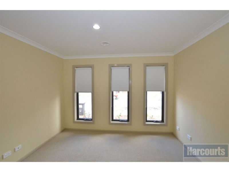 32 Jupiter Crescent, Cranbourne West VIC 3977