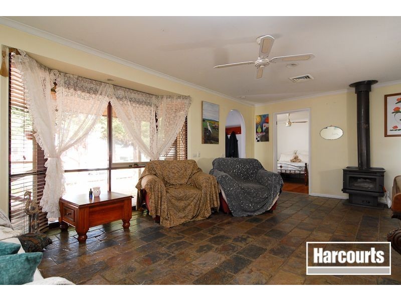 32 Rowellyn Avenue, Carrum Downs VIC 3201