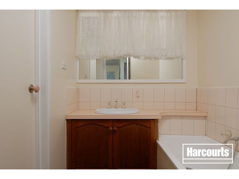 32 Rowellyn Avenue, Carrum Downs VIC 3201