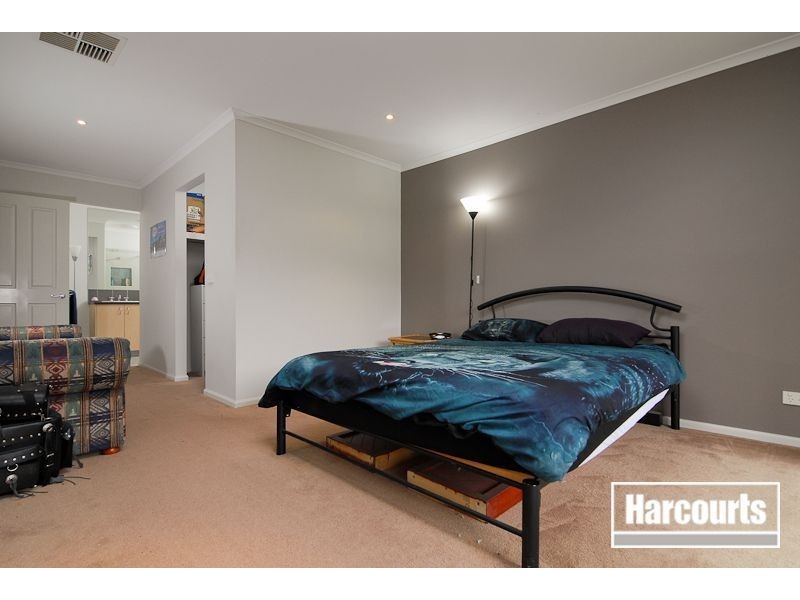 15 Tulloch Drive, Sandhurst VIC 3977