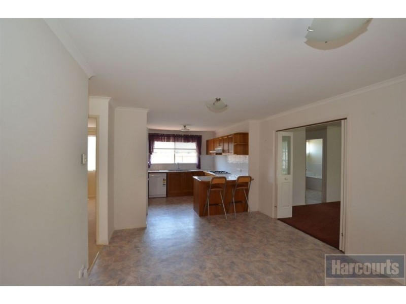 16 Robusta Avenue, Cranbourne VIC 3977