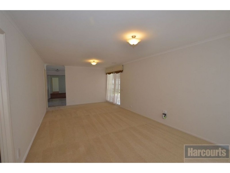 16 Robusta Avenue, Cranbourne VIC 3977
