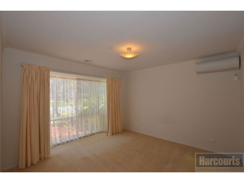 16 Robusta Avenue, Cranbourne VIC 3977