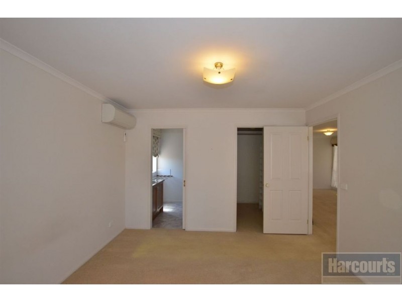 16 Robusta Avenue, Cranbourne VIC 3977
