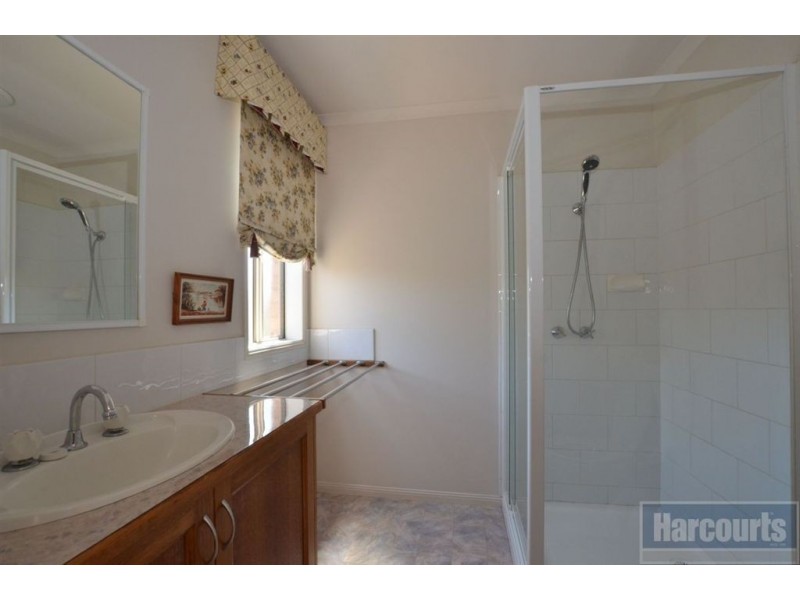 16 Robusta Avenue, Cranbourne VIC 3977