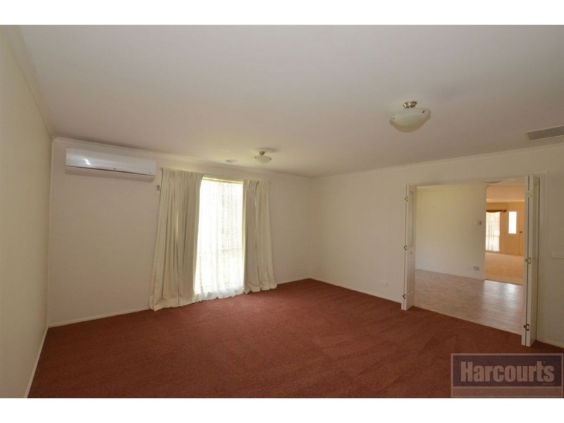 16 Robusta Avenue, Cranbourne VIC 3977