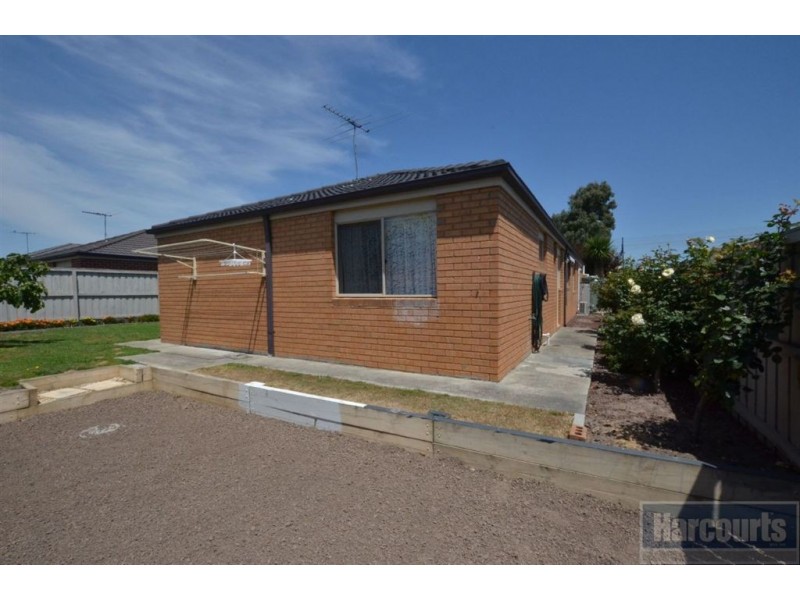 16 Robusta Avenue, Cranbourne VIC 3977