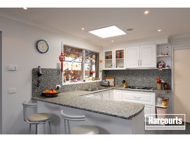 8 Van Haaster Grove, Skye VIC 3977