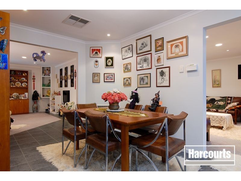 8 Van Haaster Grove, Skye VIC 3977