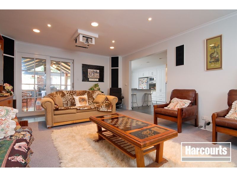 8 Van Haaster Grove, Skye VIC 3977