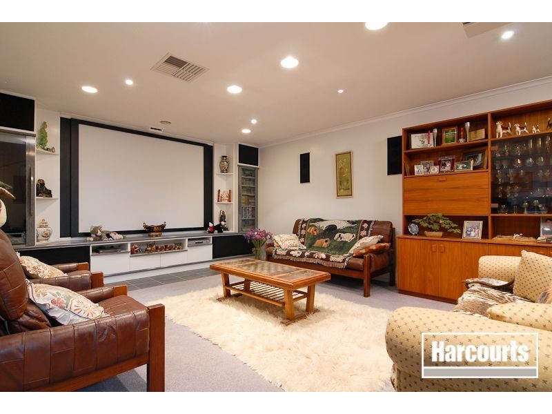 8 Van Haaster Grove, Skye VIC 3977