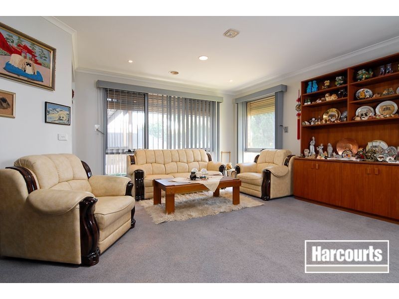 8 Van Haaster Grove, Skye VIC 3977