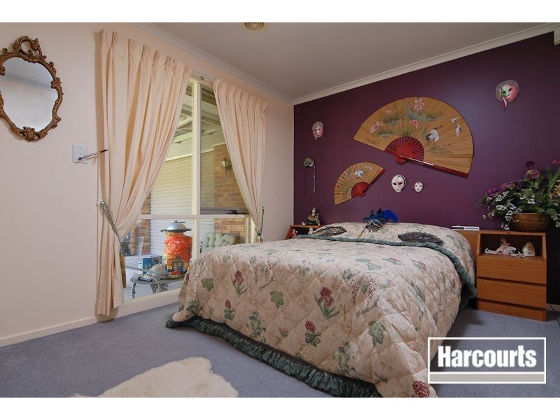 8 Van Haaster Grove, Skye VIC 3977