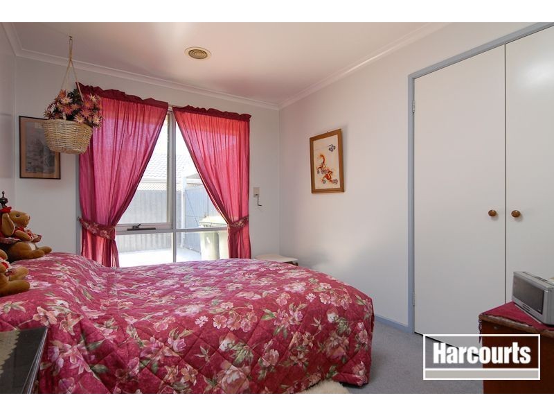 8 Van Haaster Grove, Skye VIC 3977
