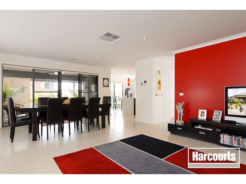 70 Sandarra Boulevard, Sandhurst VIC 3977