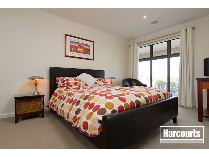 70 Sandarra Boulevard, Sandhurst VIC 3977