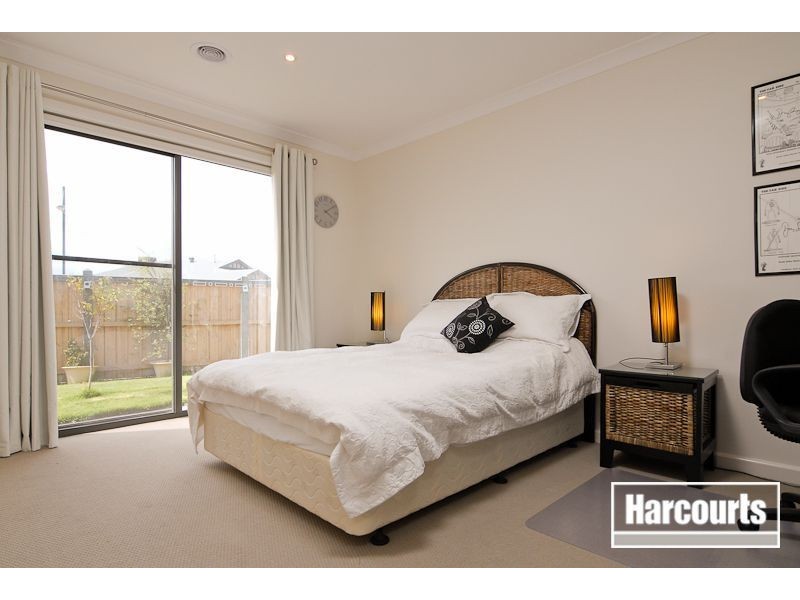 70 Sandarra Boulevard, Sandhurst VIC 3977
