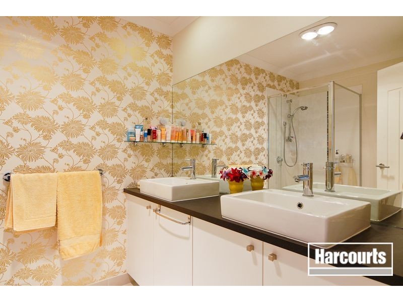 70 Sandarra Boulevard, Sandhurst VIC 3977