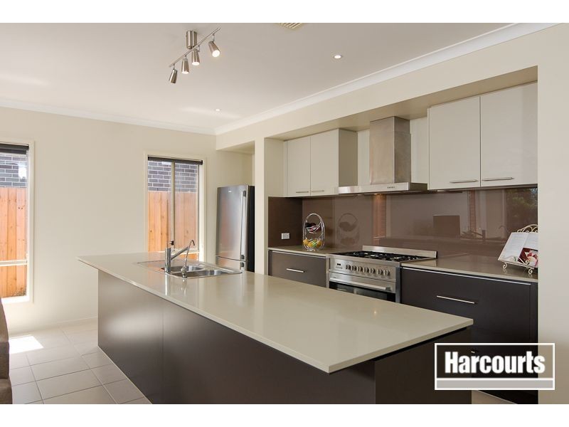 8 Toporoa Court, Sandhurst VIC 3977