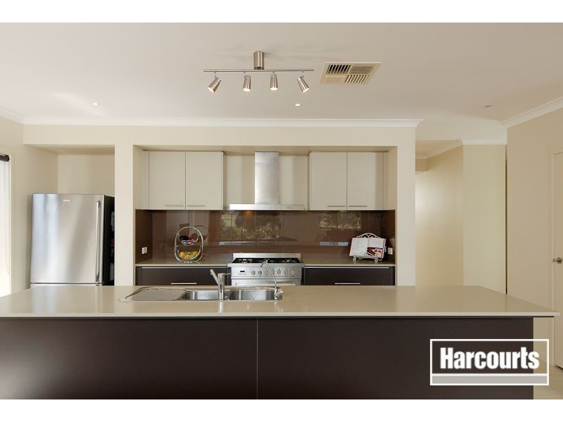 8 Toporoa Court, Sandhurst VIC 3977