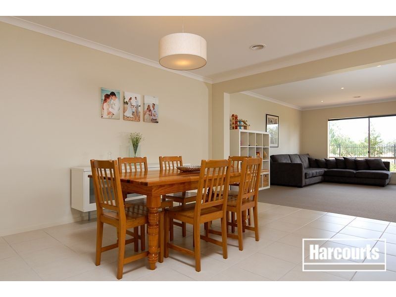 8 Toporoa Court, Sandhurst VIC 3977