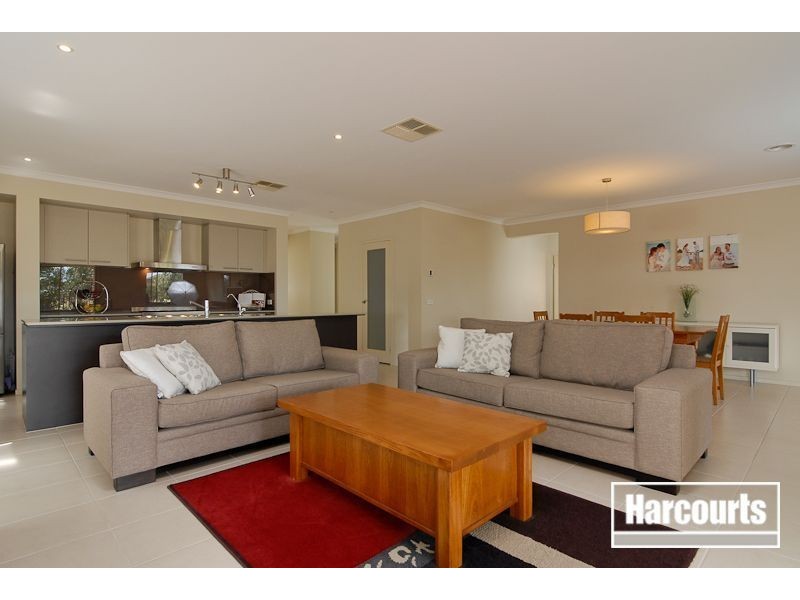 8 Toporoa Court, Sandhurst VIC 3977