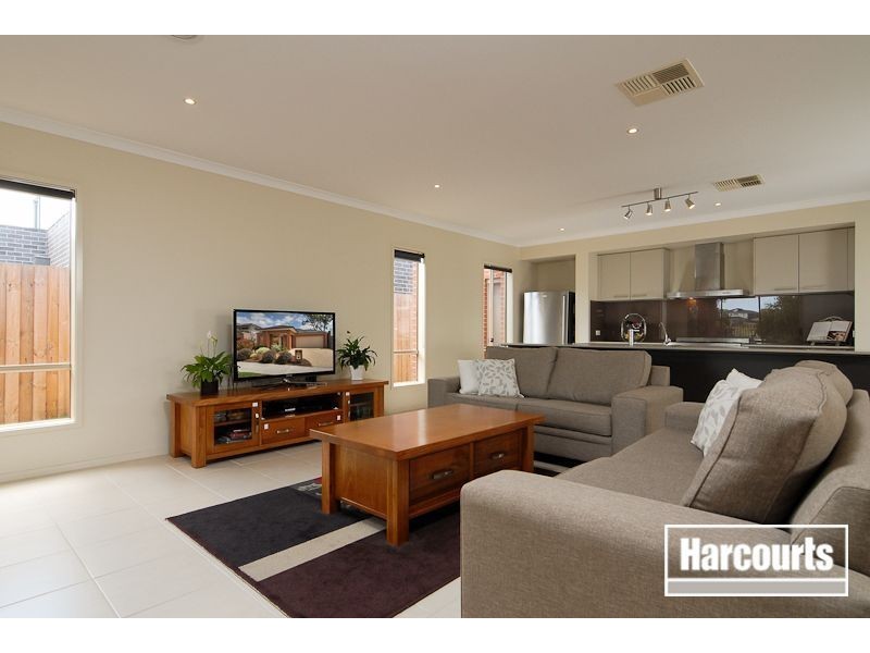 8 Toporoa Court, Sandhurst VIC 3977