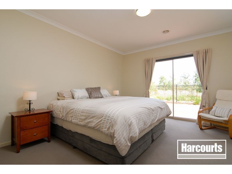 8 Toporoa Court, Sandhurst VIC 3977