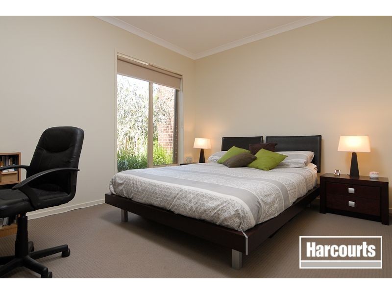 8 Toporoa Court, Sandhurst VIC 3977