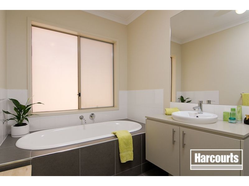 8 Toporoa Court, Sandhurst VIC 3977