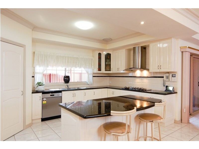 5 Friuli Place, Skye VIC 3977