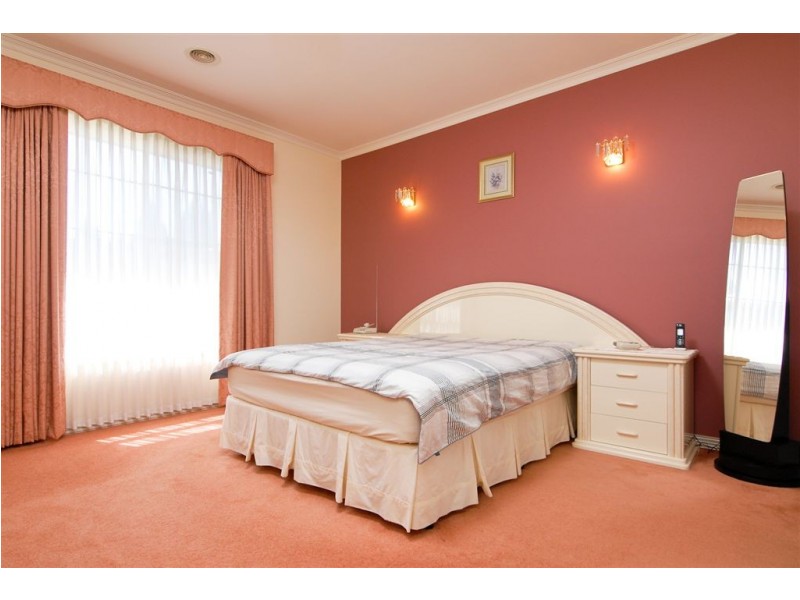 5 Friuli Place, Skye VIC 3977