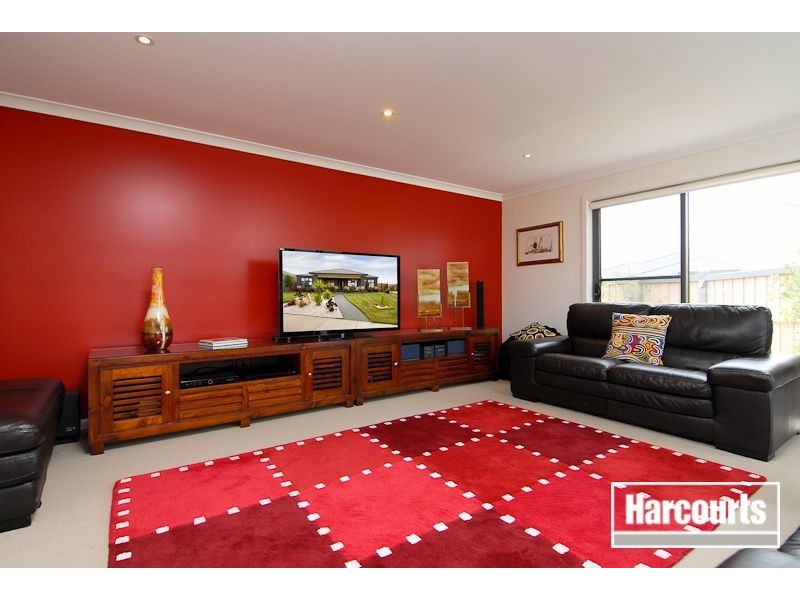 70 Sandarra Boulevard, Sandhurst VIC 3977