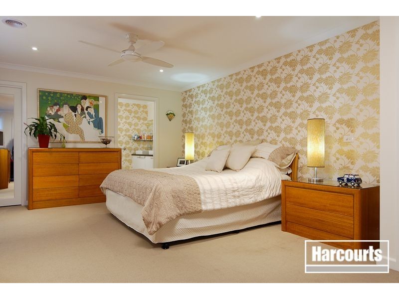 70 Sandarra Boulevard, Sandhurst VIC 3977