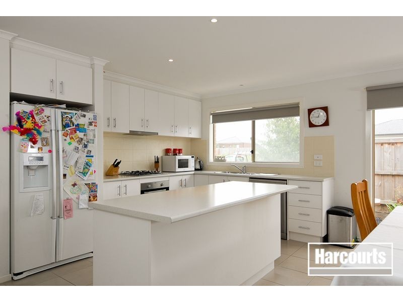 8 Elysian Place, Cranbourne West VIC 3977