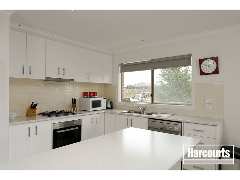 8 Elysian Place, Cranbourne West VIC 3977