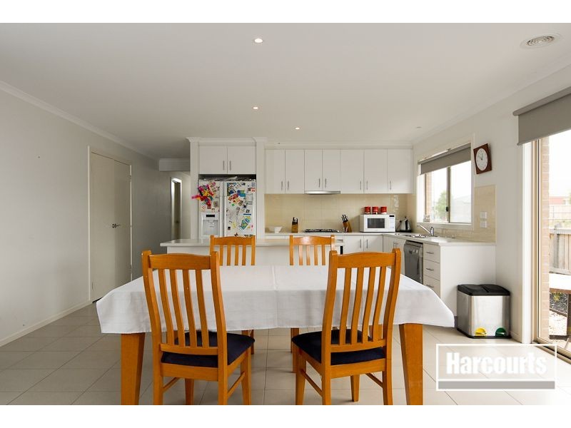 8 Elysian Place, Cranbourne West VIC 3977