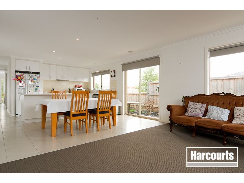 8 Elysian Place, Cranbourne West VIC 3977
