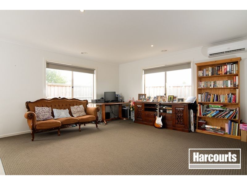 8 Elysian Place, Cranbourne West VIC 3977
