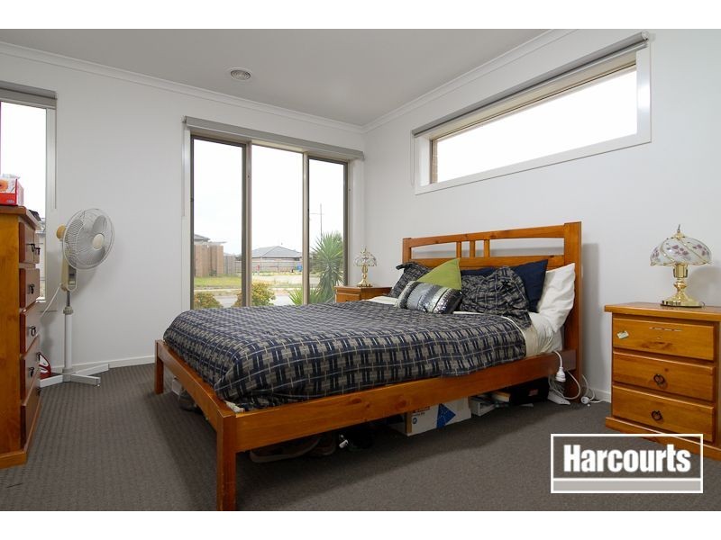 8 Elysian Place, Cranbourne West VIC 3977