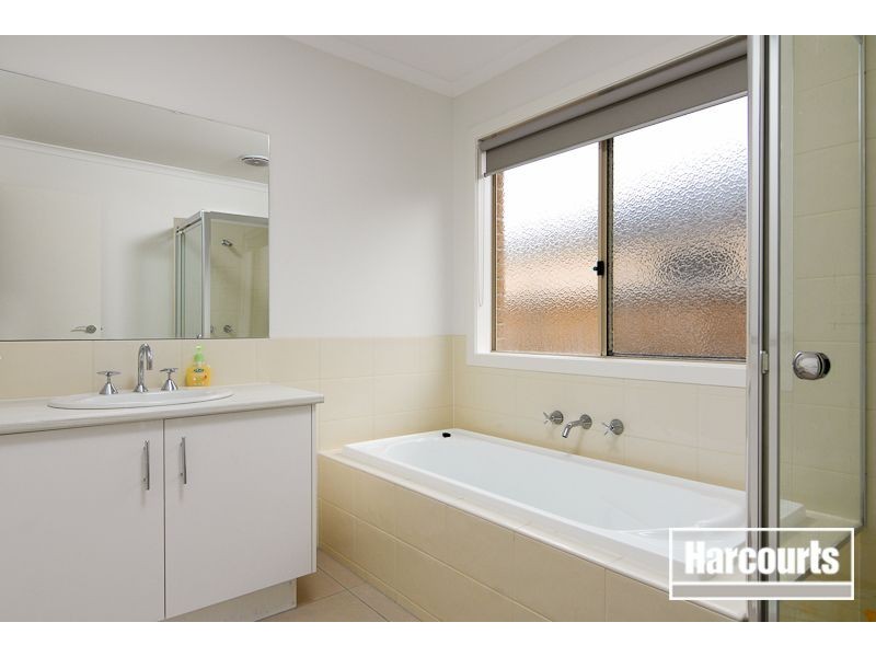 8 Elysian Place, Cranbourne West VIC 3977
