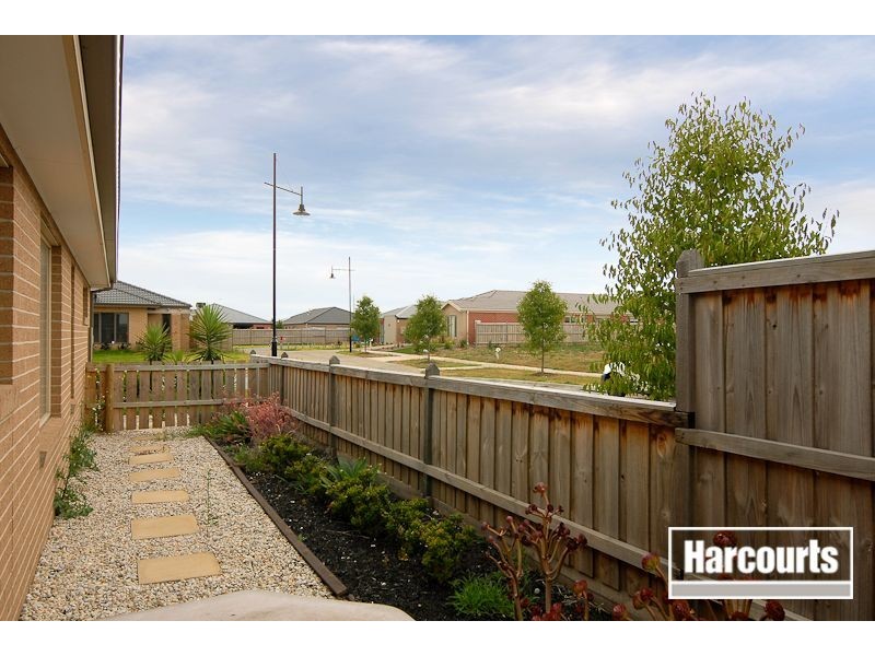 8 Elysian Place, Cranbourne West VIC 3977
