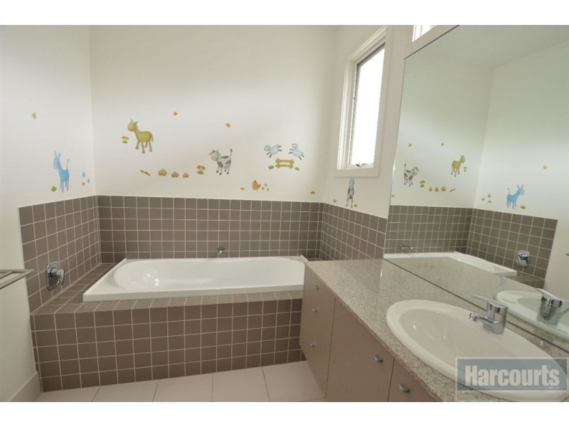 13 Leichhardt Court, Sandhurst VIC 3977