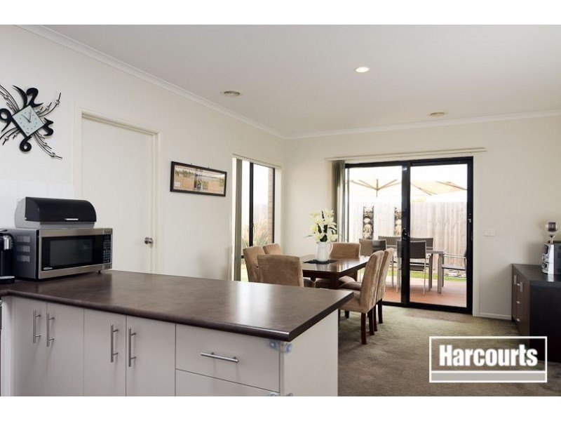 33 Pinewood Drive, Carrum Downs VIC 3201