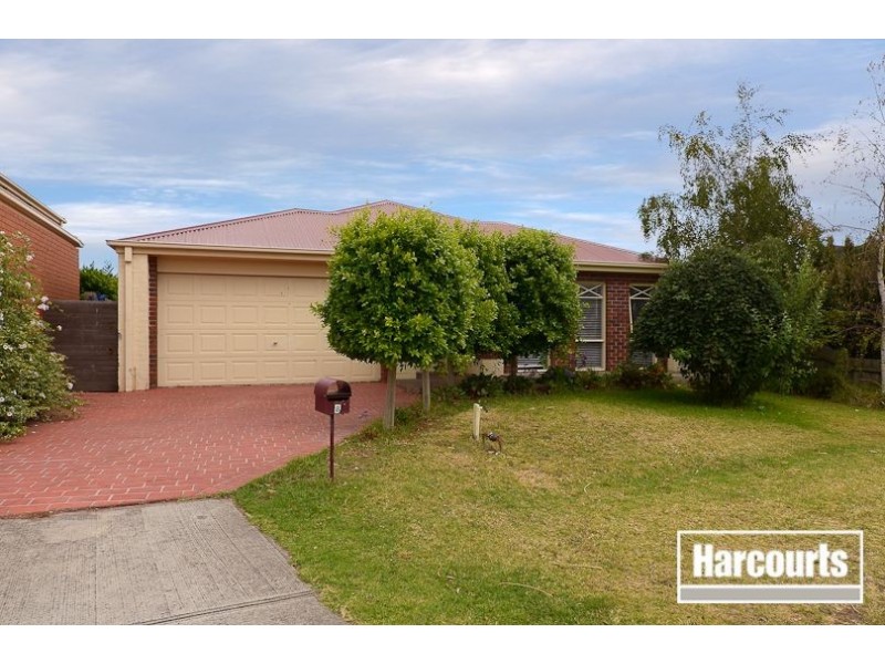 8 Friuli Place, Skye VIC 3977