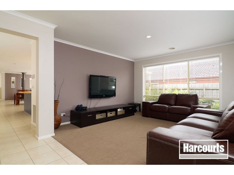 8 Friuli Place, Skye VIC 3977