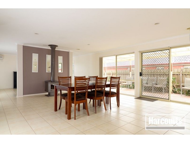 8 Friuli Place, Skye VIC 3977
