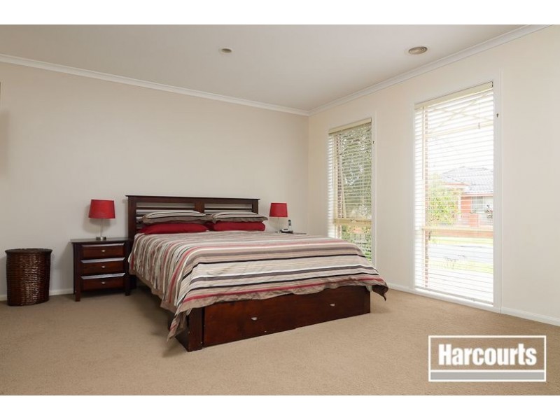 8 Friuli Place, Skye VIC 3977